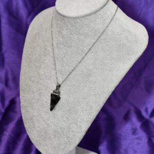 Privezak od rutilizovanog turmalin kvarca na elegantnom lančiću | Zaštitni energetski nakit