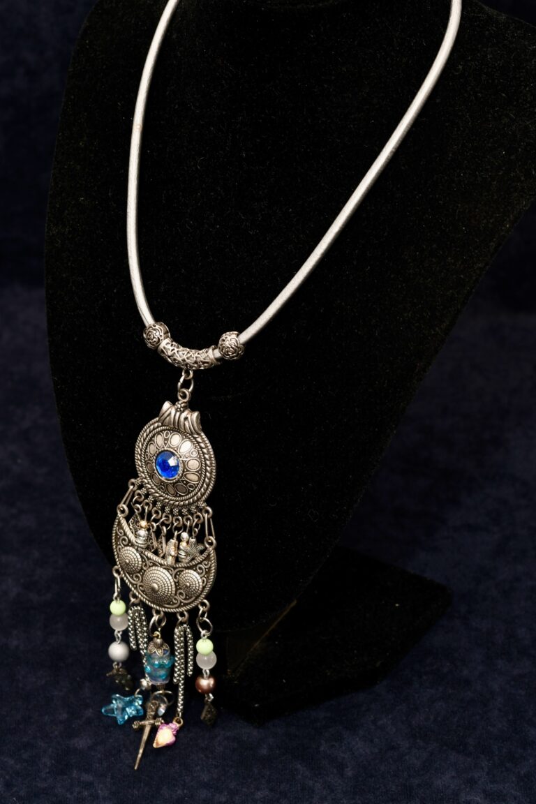 Statement ogrlica od tibetanskog srebra, Andara i Swarovski kristala sa mačjim okom, howlitom i morskim elementima | Unikat