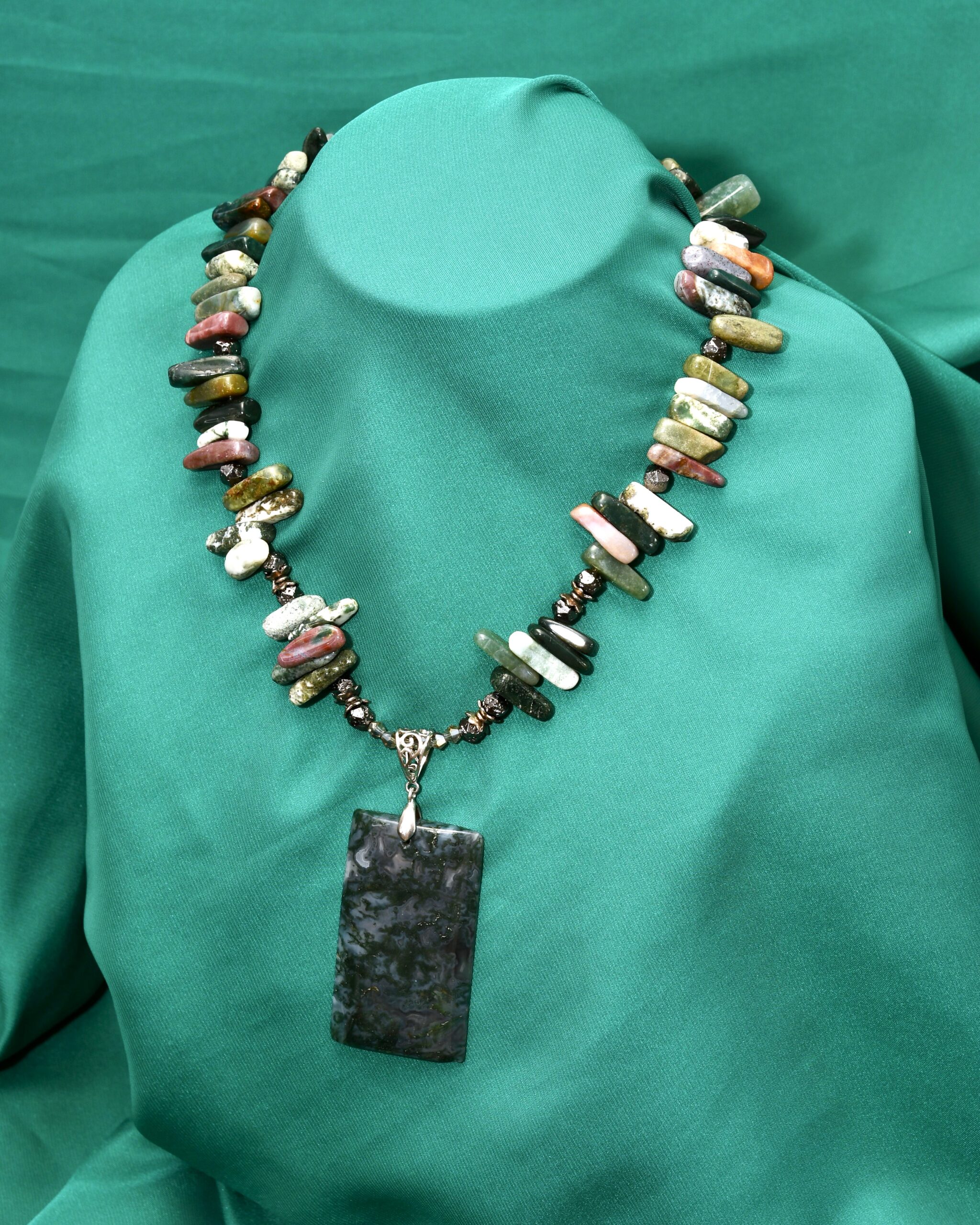 Unikatna ogrlica sa indijskim ahatom i priveskom od mahovinastog ahata | Energetska zaštita